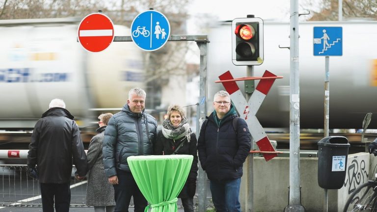 Rosentor: Grüne wollen Bahnüberführung offen halten – Unterführung zügig renovieren
