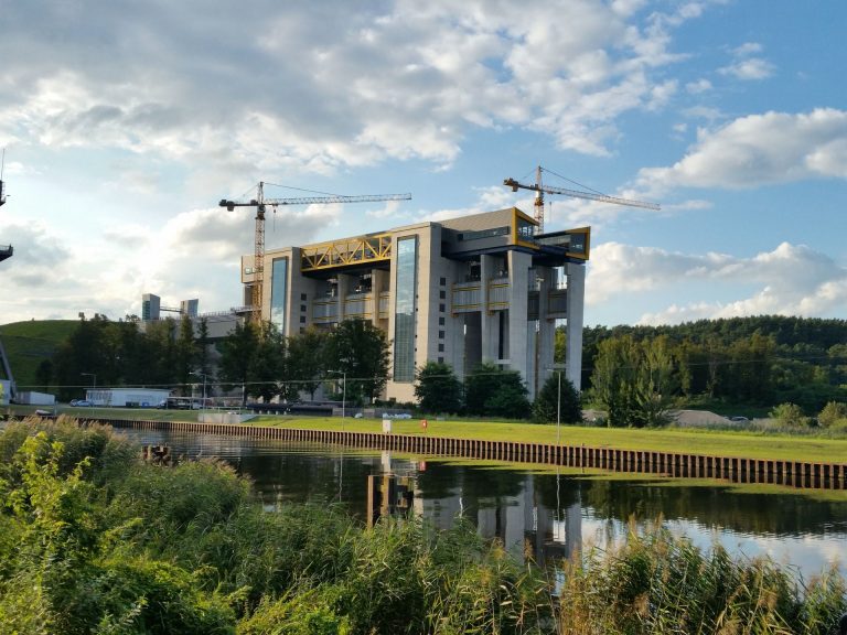 Hallo Brandenburg. Hallo Sachsen. Tschüss Stillstand. – Wahl-Watching im Sputnik