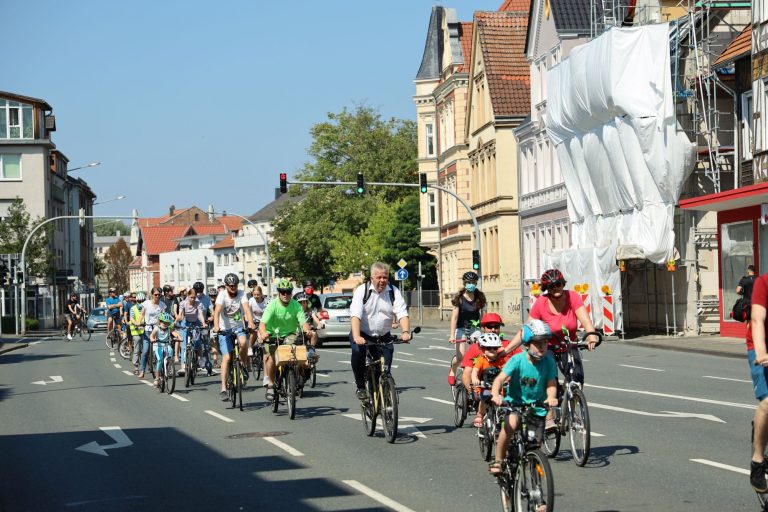 Radverkehr in Paderborn kindersicher machen – Familien-Fahrrad-Demo zeigt Chancen