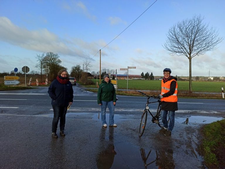 Mehr Sicherheit auf dem Kreuzweg – Grüner Ortstermin mit Kreis und Polizei