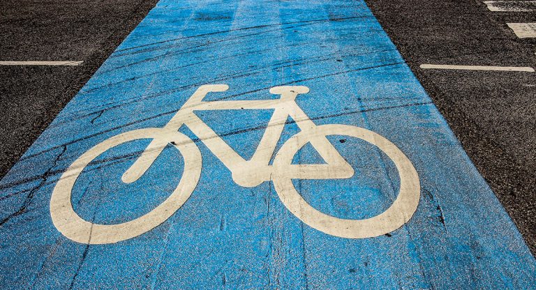 Grüne fordern Fahrradpiktogramme in Schloß Neuhaus