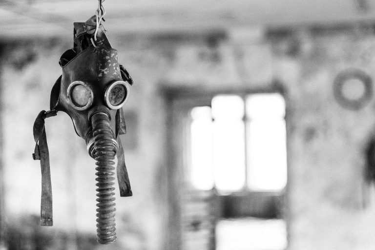 Sicher ist nur das Risiko. Und im Krieg erst recht. Creuzmann und Ulli Möhl zum Tschernobyl-Tag