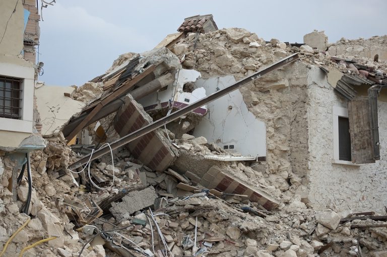 Schnelle humanitäre Hilfe für die Erdbebenopfer in der Türkei und Syrien.