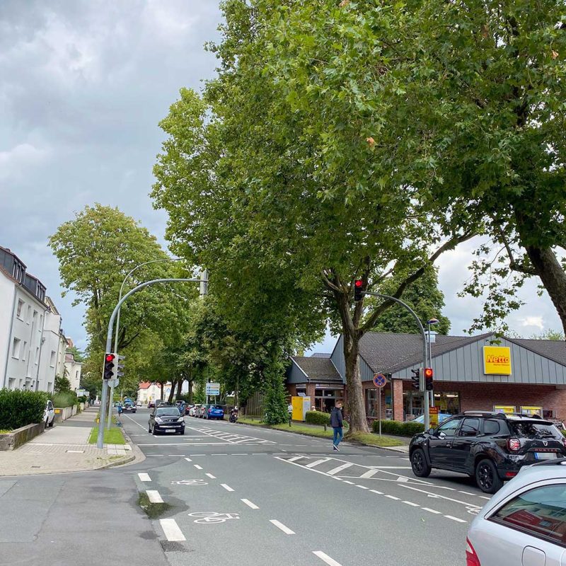 Neue Ampelschaltung an der Rathenaustraße am Übergang zur Jahnstraße.