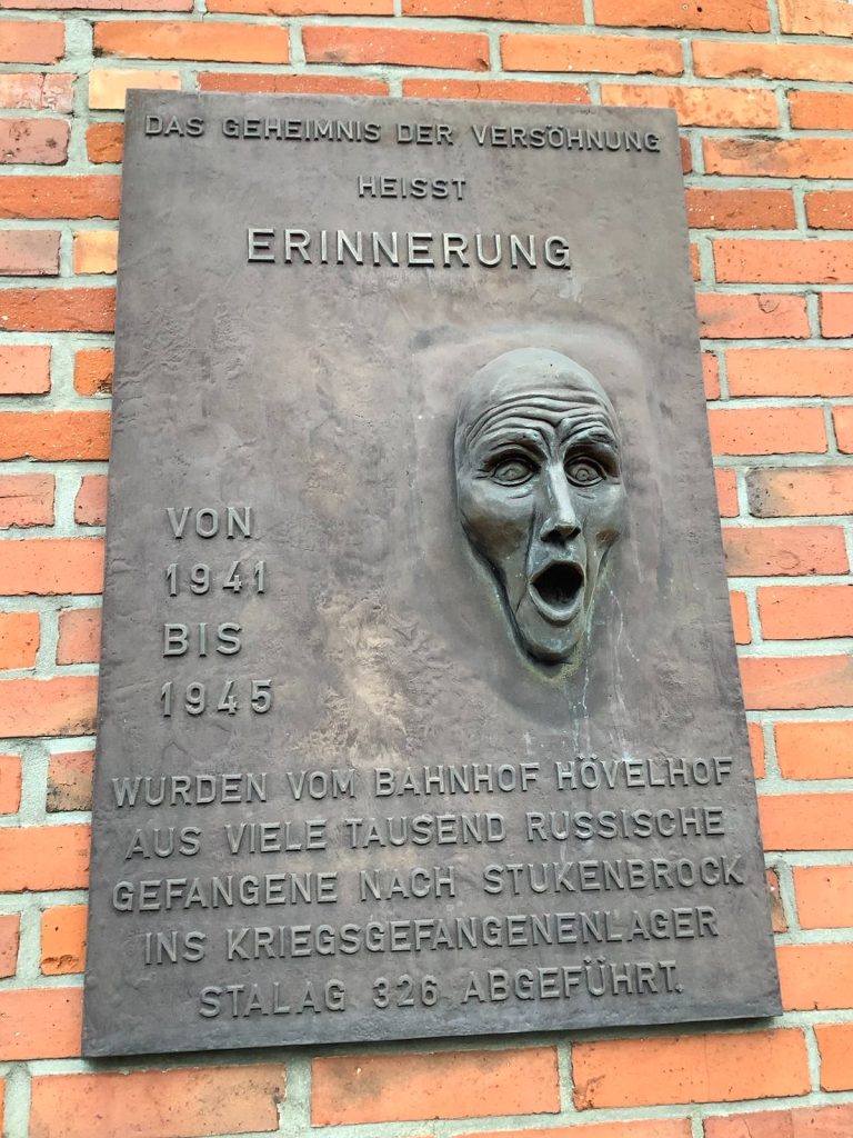 Grüne Kreistagsfraktion: Aus- und Umbau der Gedenkstätte STALAG 326 muss kommen