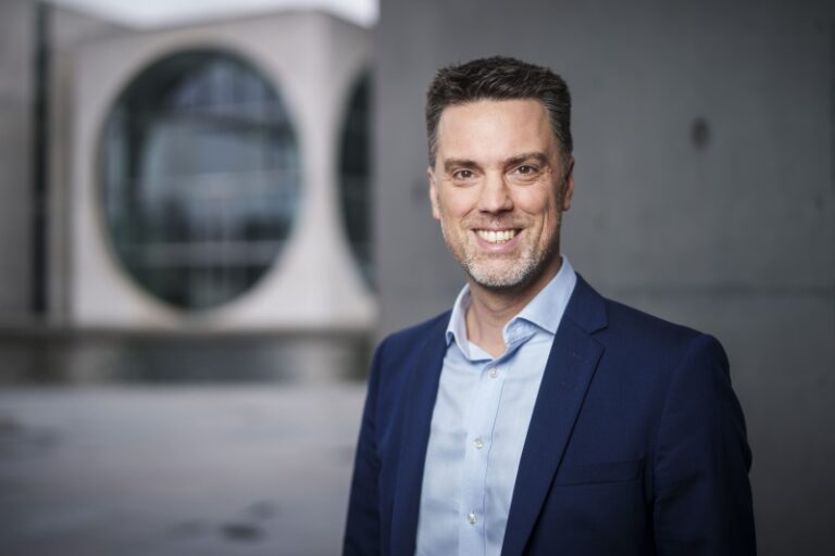 Politik in Bewegung – Walk & Talk entlang der Pader mit Robin Wagener und Frank Wolters