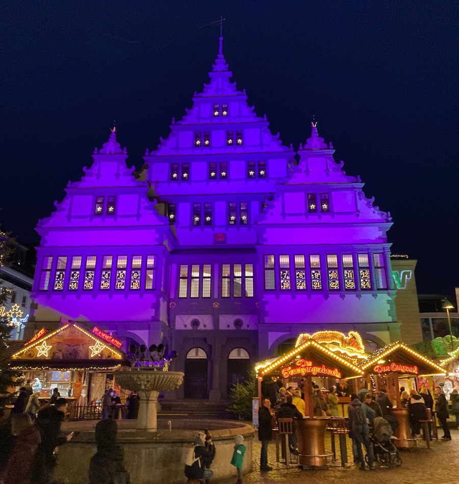 Rathaus Paderborn beleuchtet in der Adventszeit