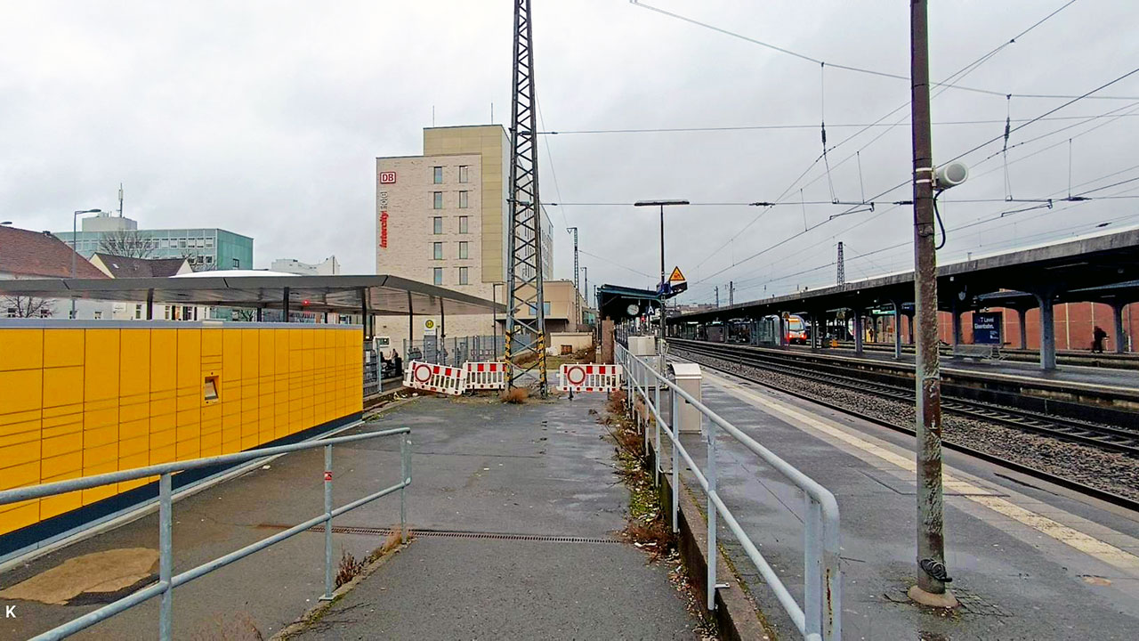 Hauptbahnhof Paderborn mit Blick auf Gleis 1.
