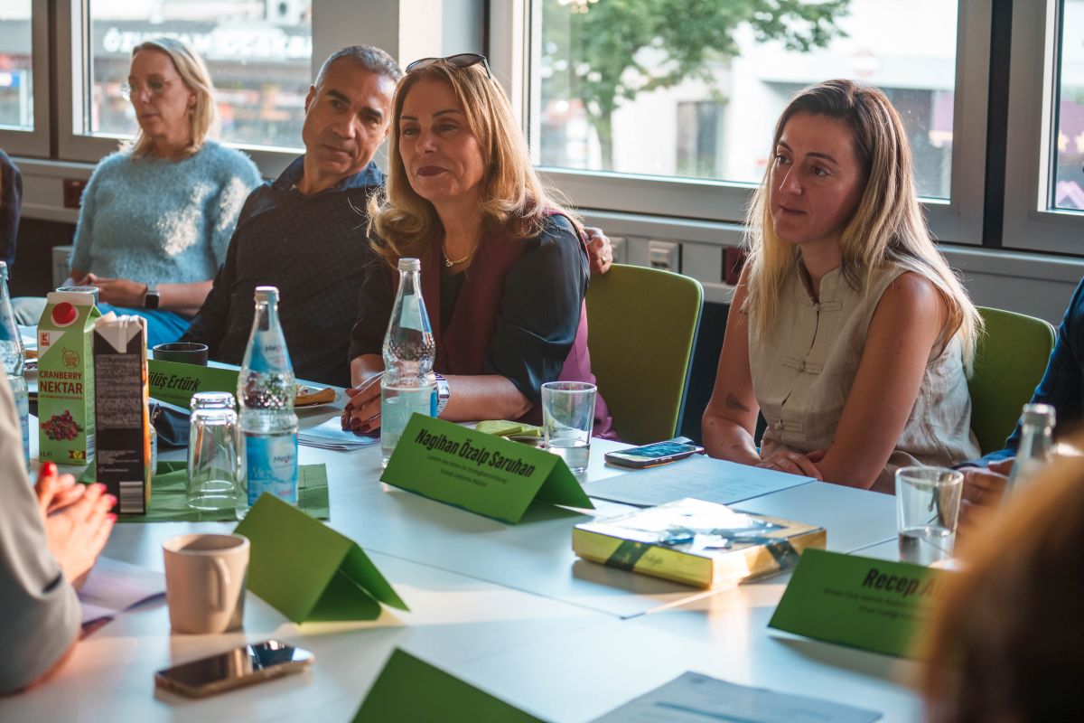 die Delegation aus Beylikdüzü beim Gespräch im grünen Büro